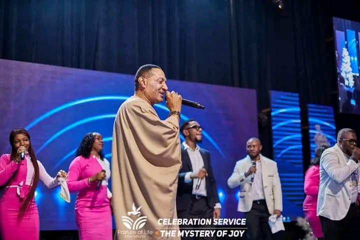 Ministry moment 2 (Landscape)