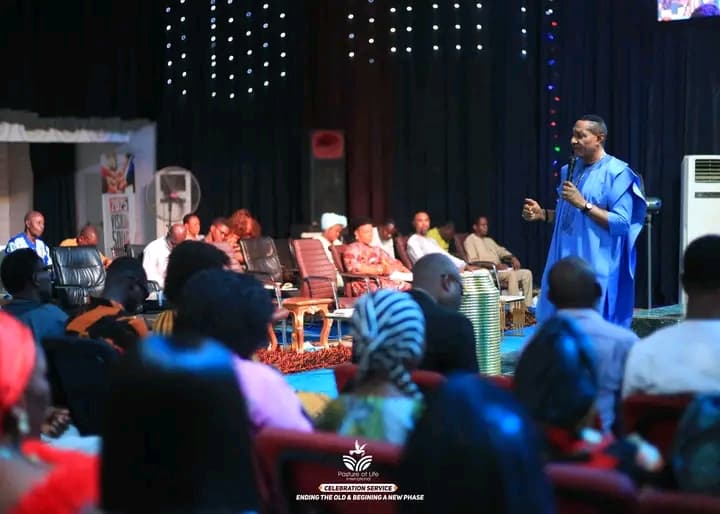 Ministry moment 6 (Landscape)